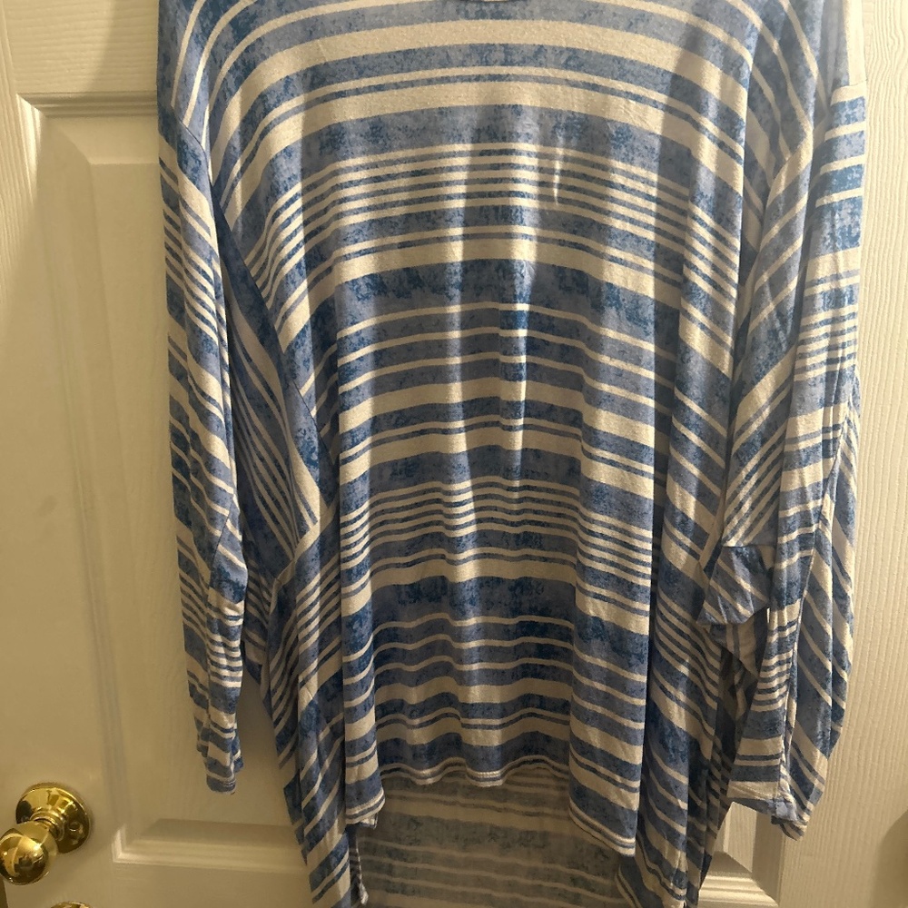 90) very loose beach style light weight shirt new Directions size large